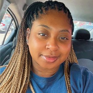 Meet your Posher, Nicole